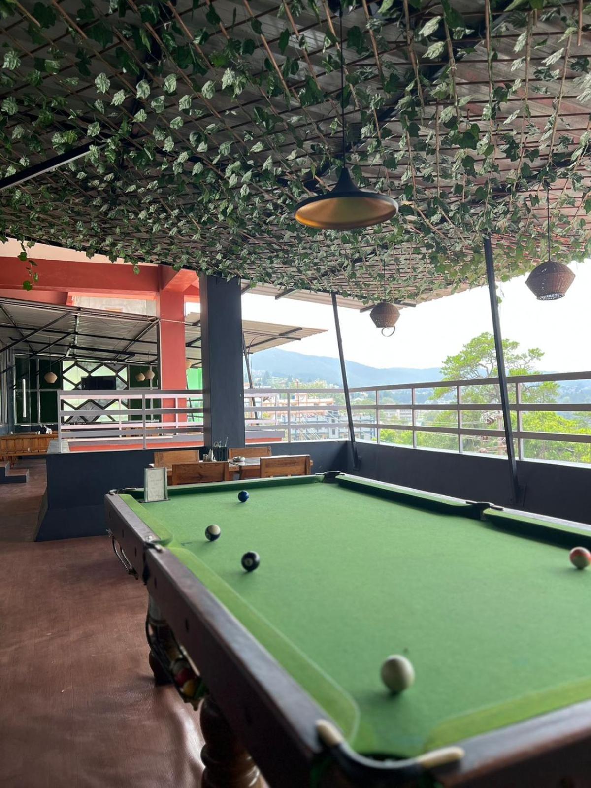 Hotel The Living Roof Shillong Exterior foto